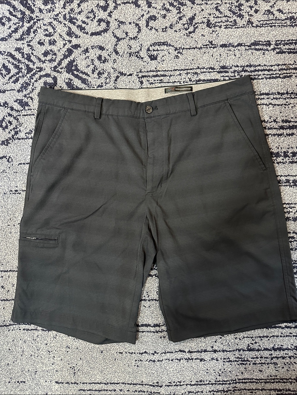 Greg Norman Men's Dark Gray/Black Golf Performance Shorts size 36